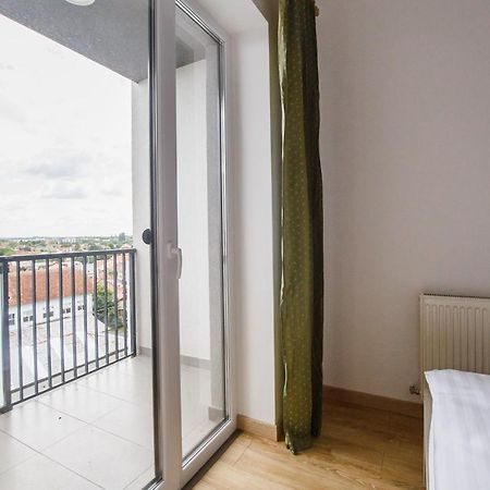 Sunny View 2 Bedroom Central Apartment Oradea Bagian luar foto